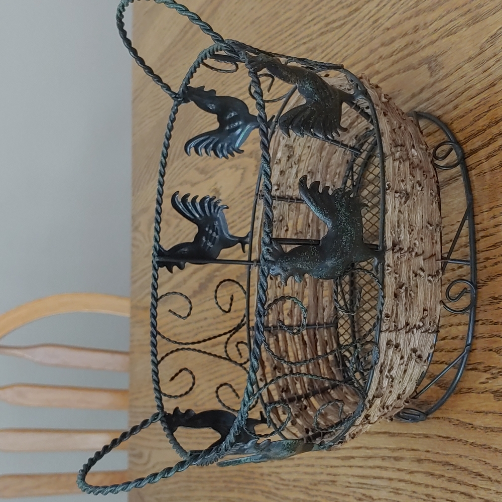 Rooster basket
